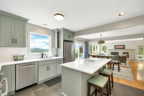 8 Ledgeview Way Plymouth NH 03264