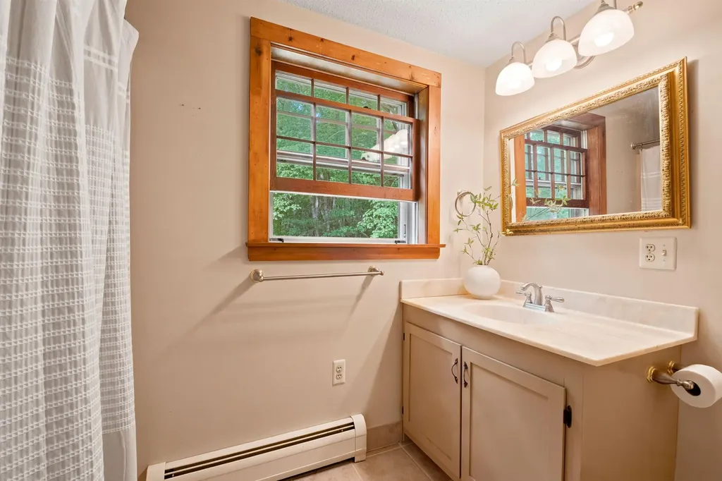125 Lee Road Moultonborough NH 03254