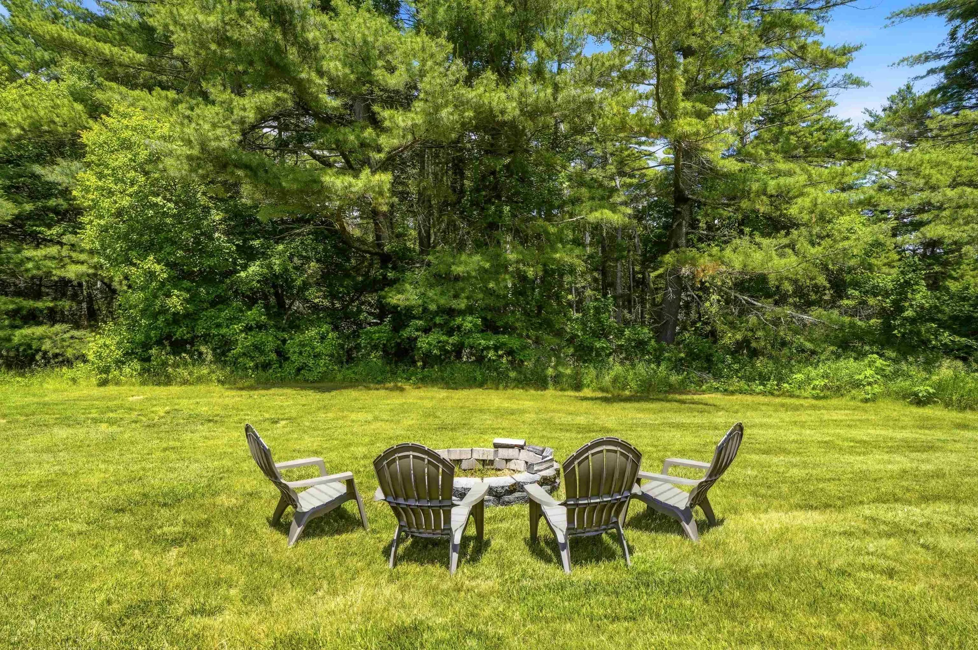 14 Faucher Road Londonderry NH 03053