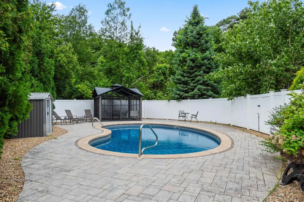 271 Merritt Nyberg Lane Manchester NH 03104