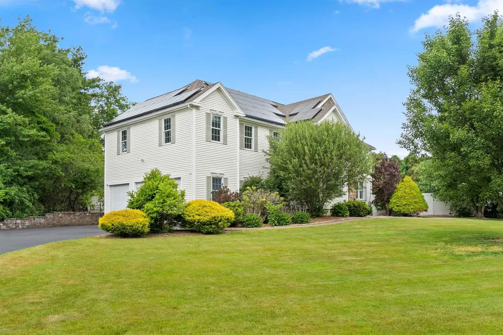 271 Merritt Nyberg Lane Manchester NH 03104