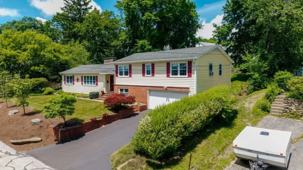 494 Laurel Street Manchester NH 03103