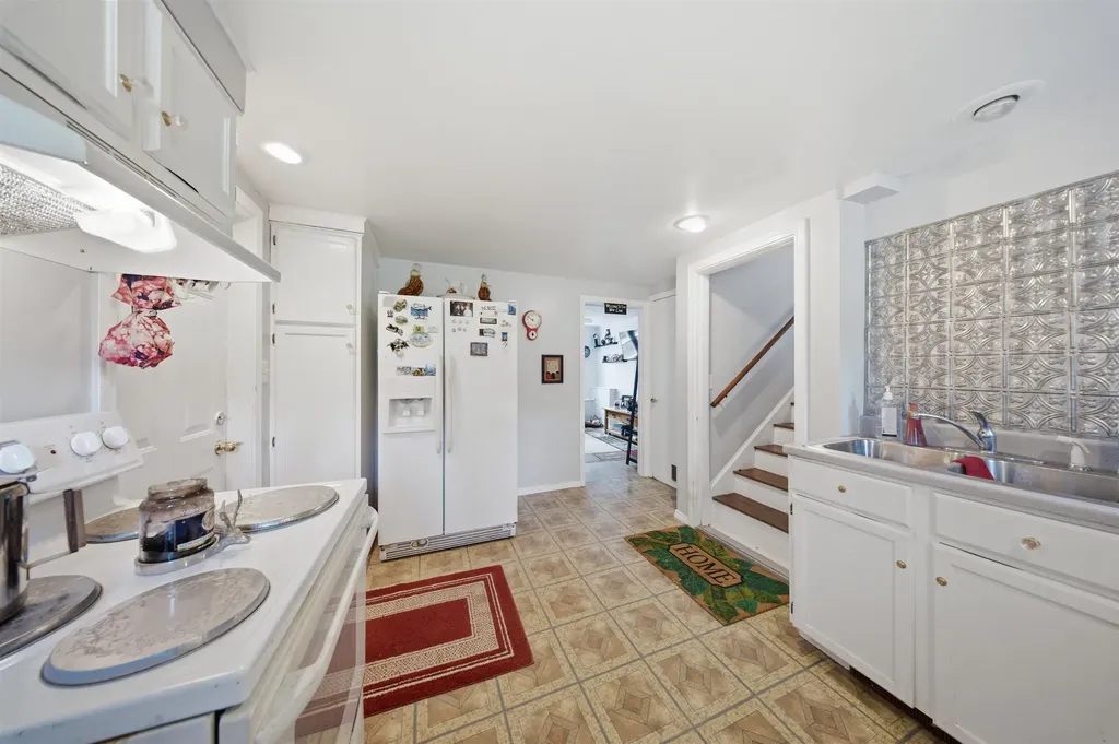 494 Laurel Street Manchester NH 03103