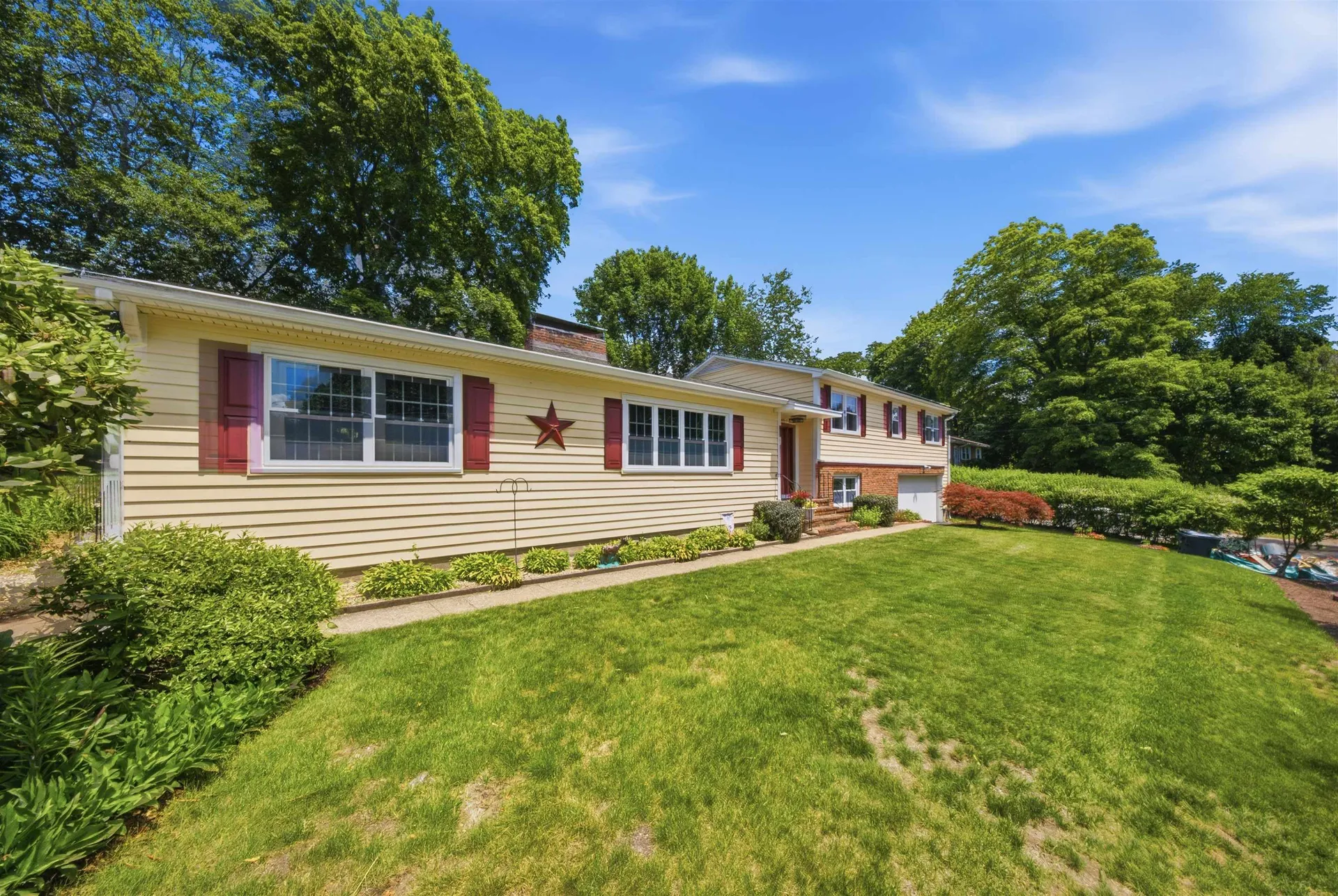 494 Laurel Street Manchester NH 03103
