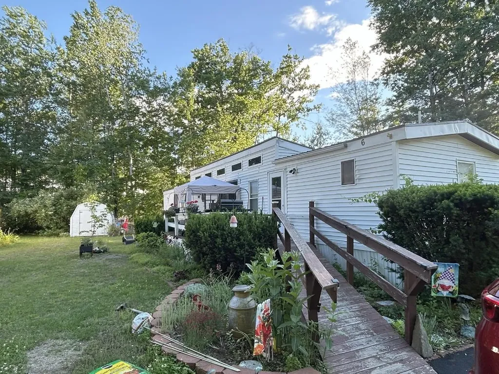 320 Old Lake Shore Road Gilford NH 03249