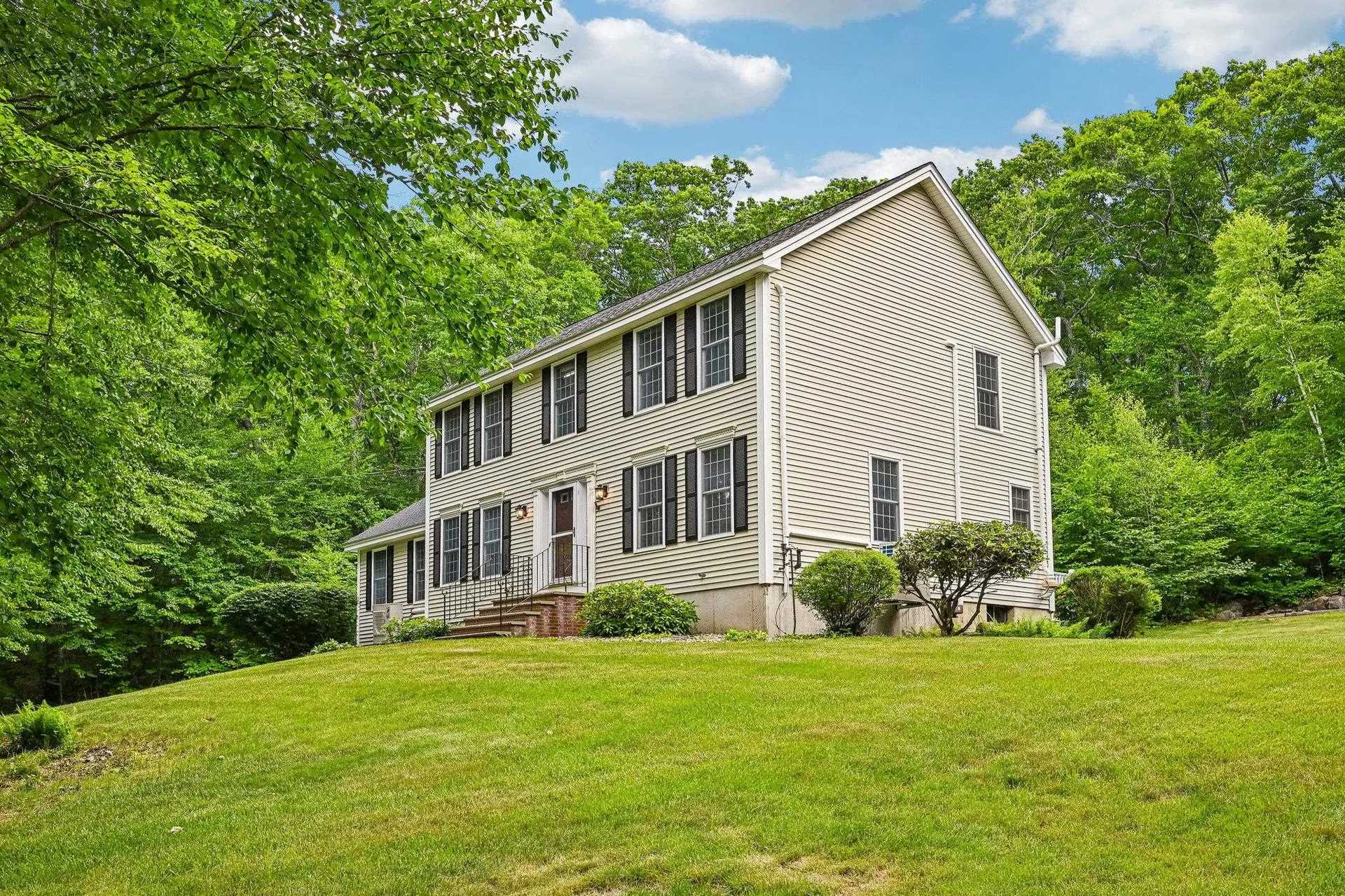 8 Hazelwood Drive Salem NH 03079