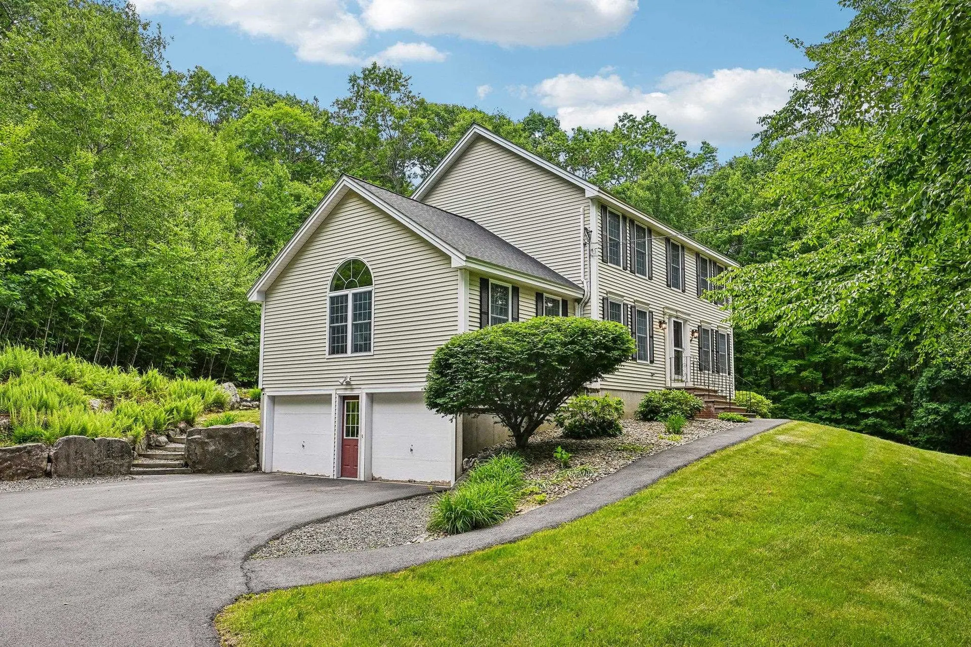 8 Hazelwood Drive Salem NH 03079