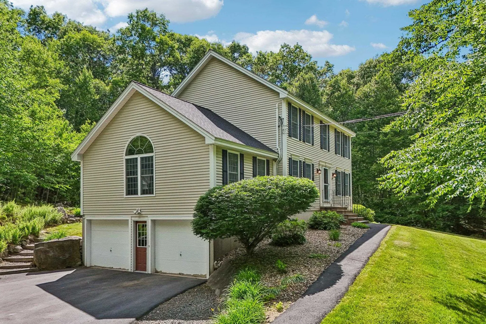 8 Hazelwood Drive Salem NH 03079