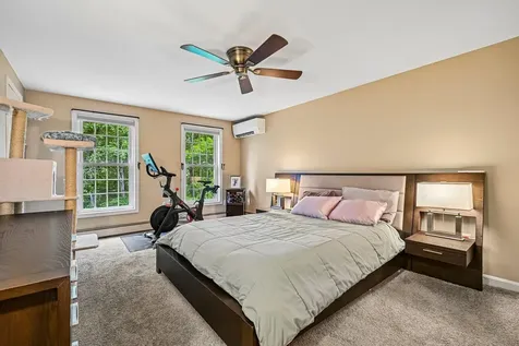 8 Hazelwood Drive Salem NH 03079