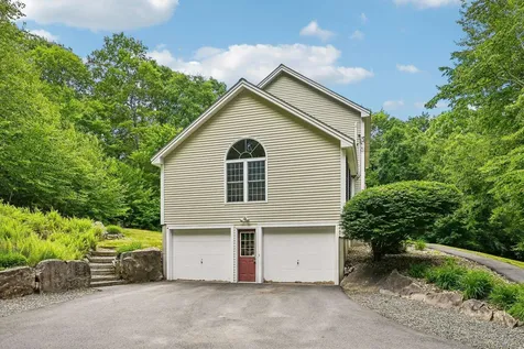 8 Hazelwood Drive Salem NH 03079