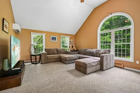 8 Hazelwood Drive Salem NH 03079