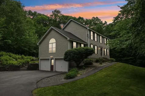8 Hazelwood Drive Salem NH 03079