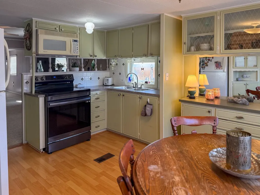 862 Mayhew Turnpike Bridgewater NH 03222