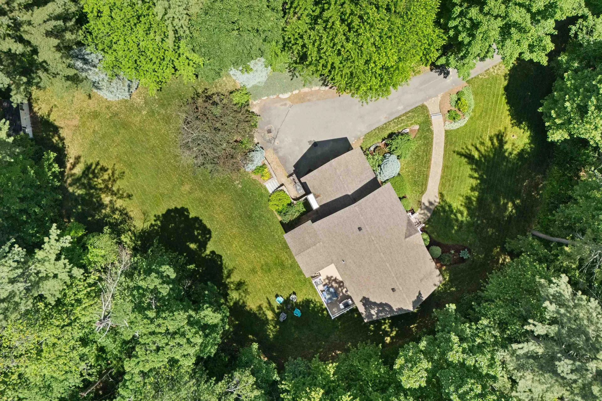 7 Premier Drive Londonderry NH 03053