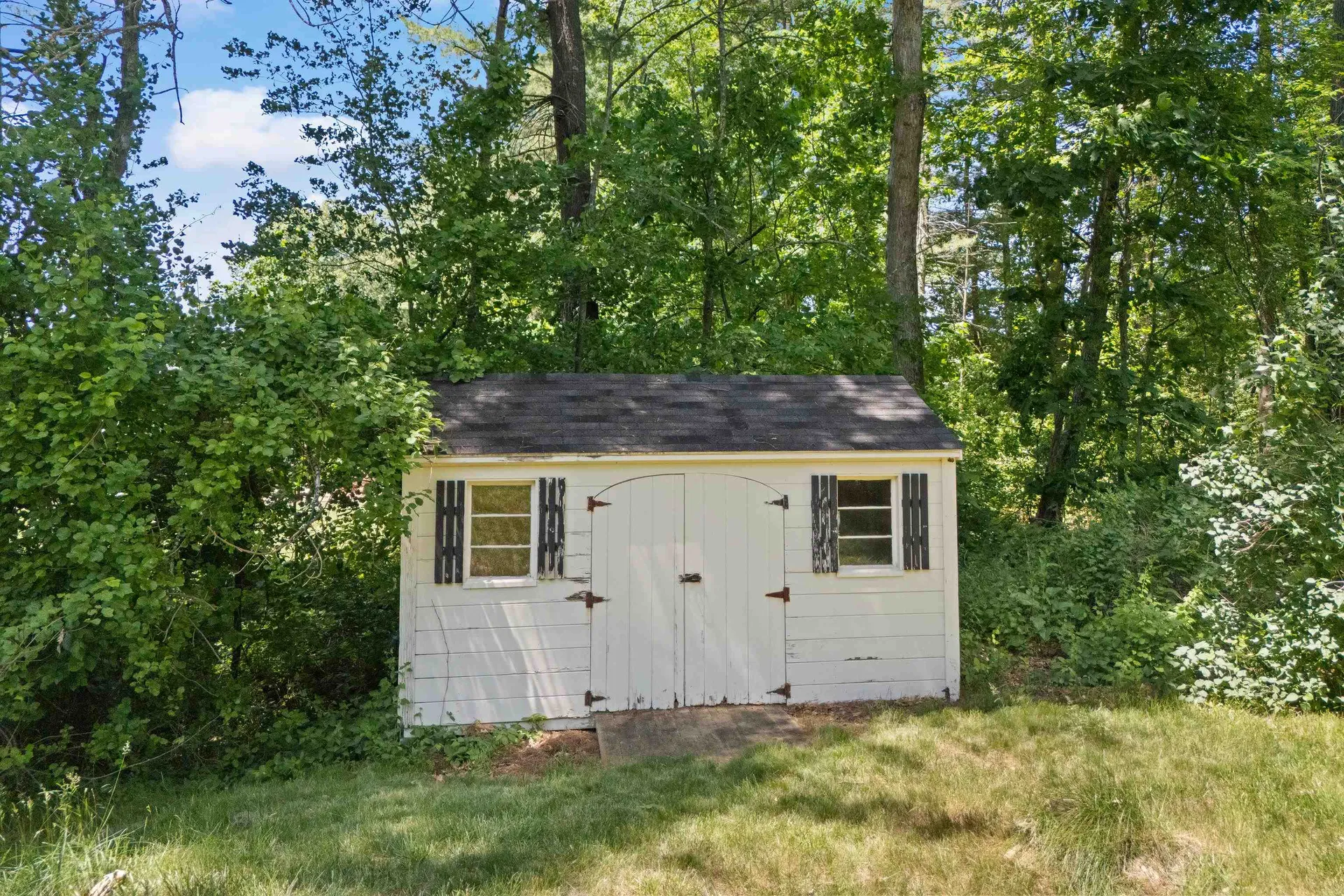 7 Premier Drive Londonderry NH 03053