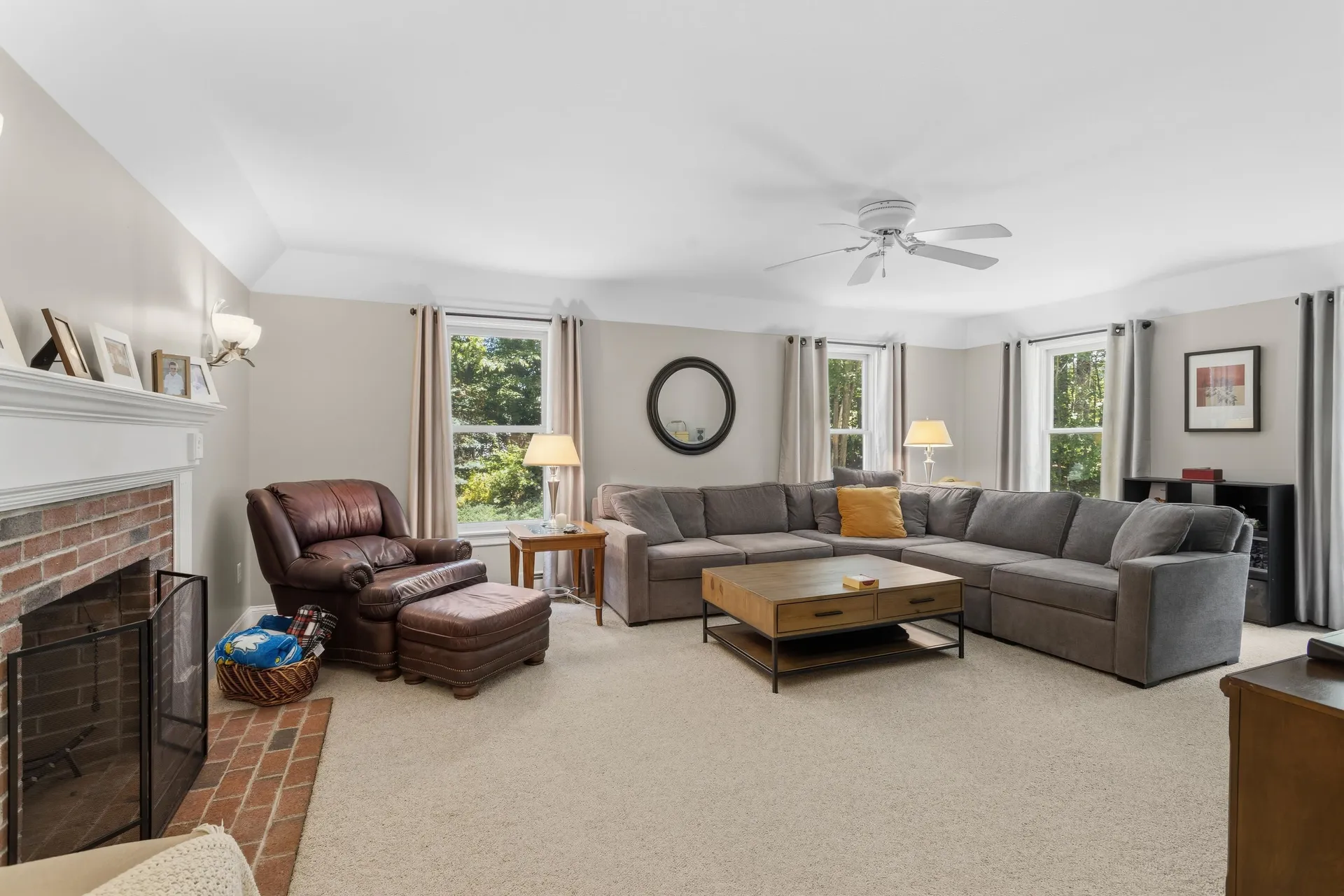 7 Premier Drive Londonderry NH 03053