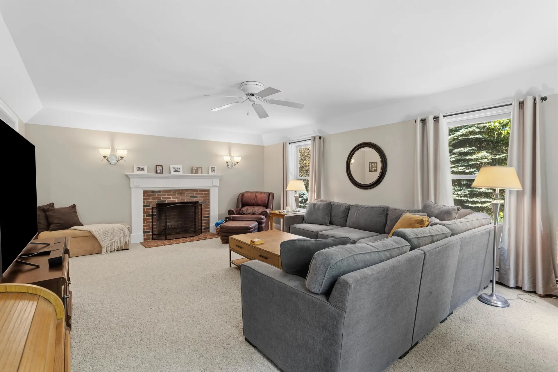 7 Premier Drive Londonderry NH 03053