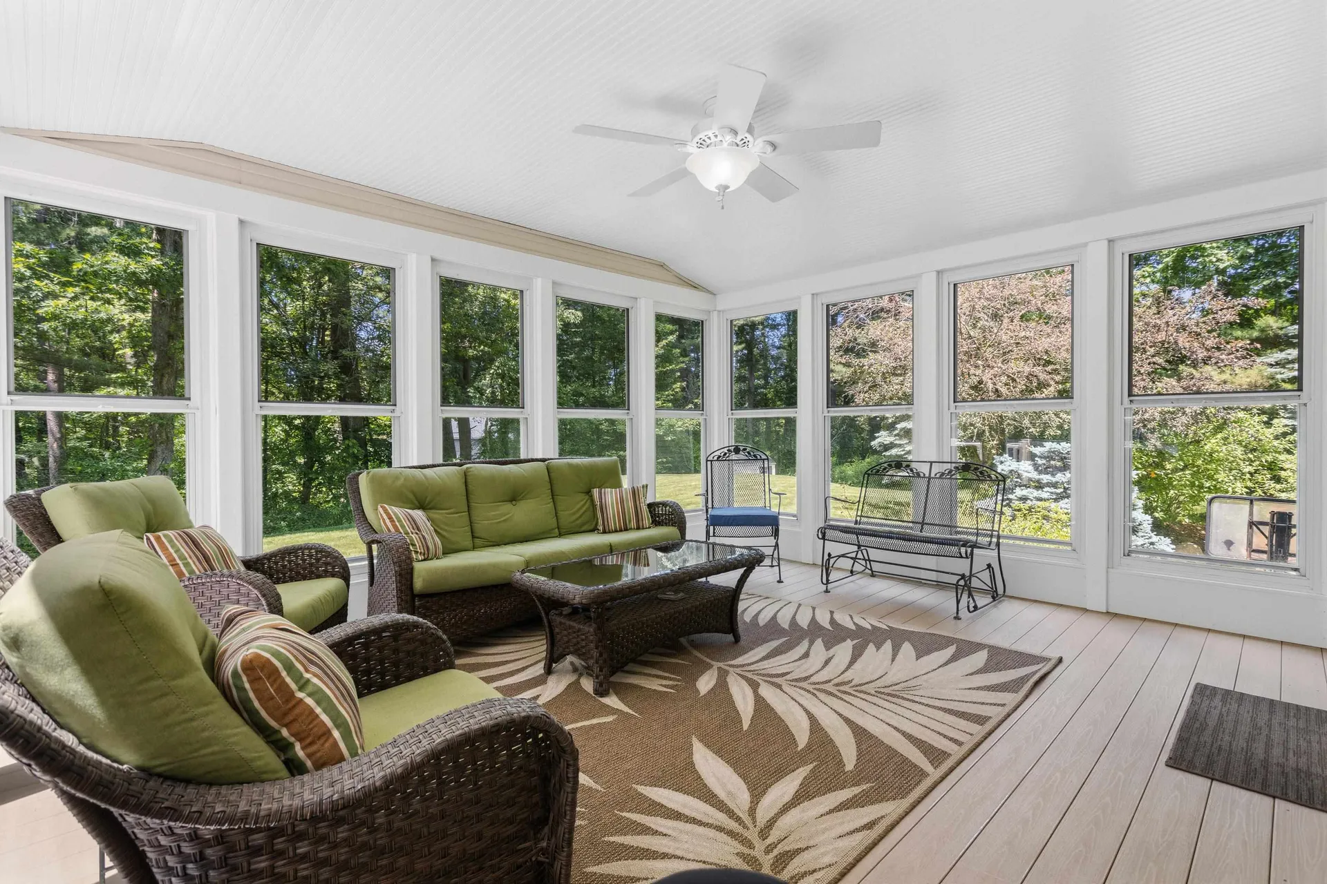 7 Premier Drive Londonderry NH 03053