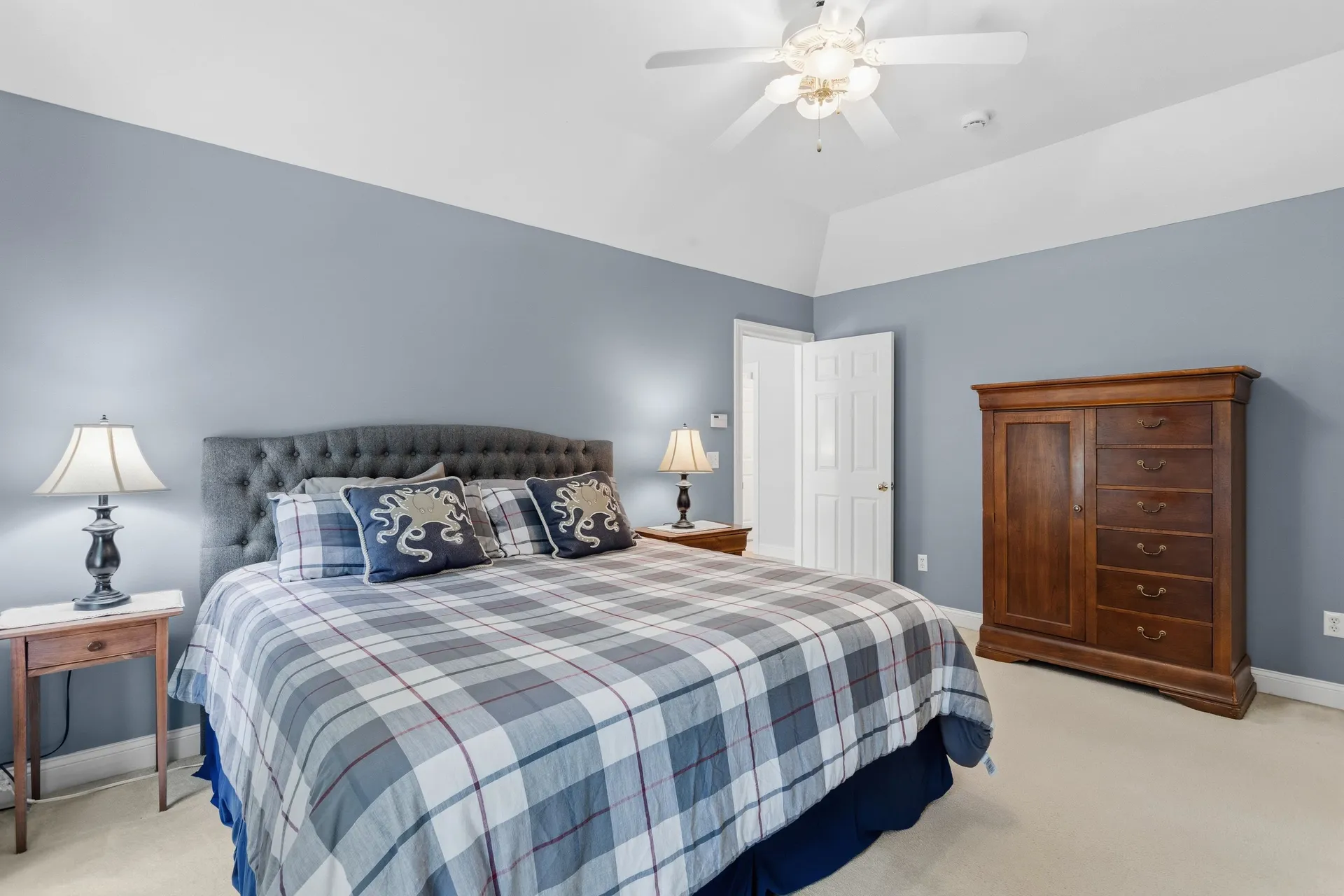 7 Premier Drive Londonderry NH 03053