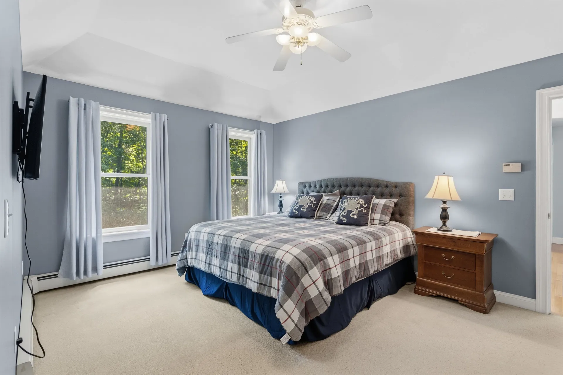 7 Premier Drive Londonderry NH 03053