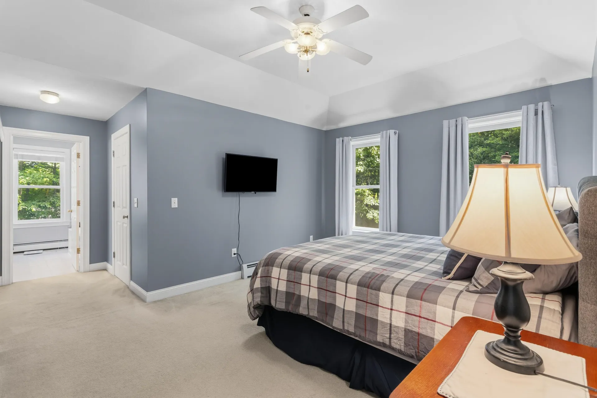 7 Premier Drive Londonderry NH 03053