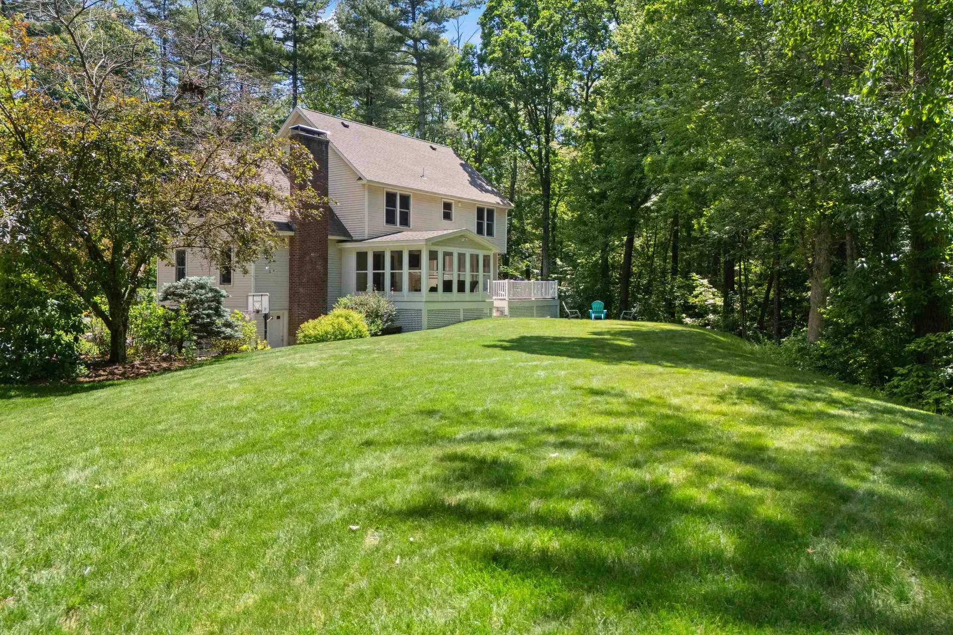 7 Premier Drive Londonderry NH 03053