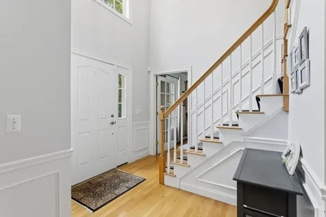 7 Premier Drive Londonderry NH 03053