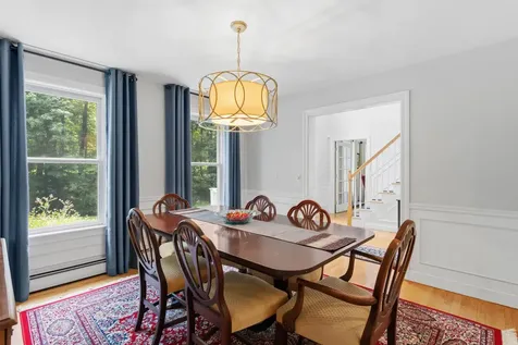 7 Premier Drive Londonderry NH 03053