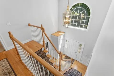 7 Premier Drive Londonderry NH 03053