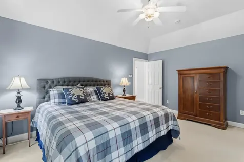 7 Premier Drive Londonderry NH 03053