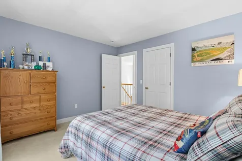 7 Premier Drive Londonderry NH 03053