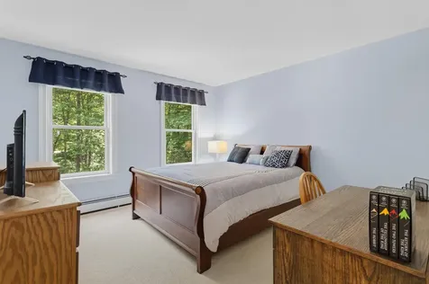 7 Premier Drive Londonderry NH 03053