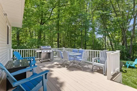 7 Premier Drive Londonderry NH 03053