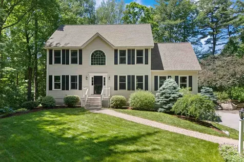 7 Premier Drive Londonderry NH 03053