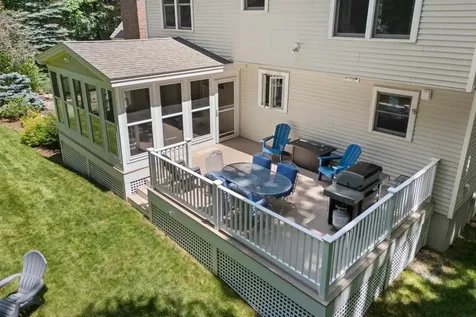 7 Premier Drive Londonderry NH 03053