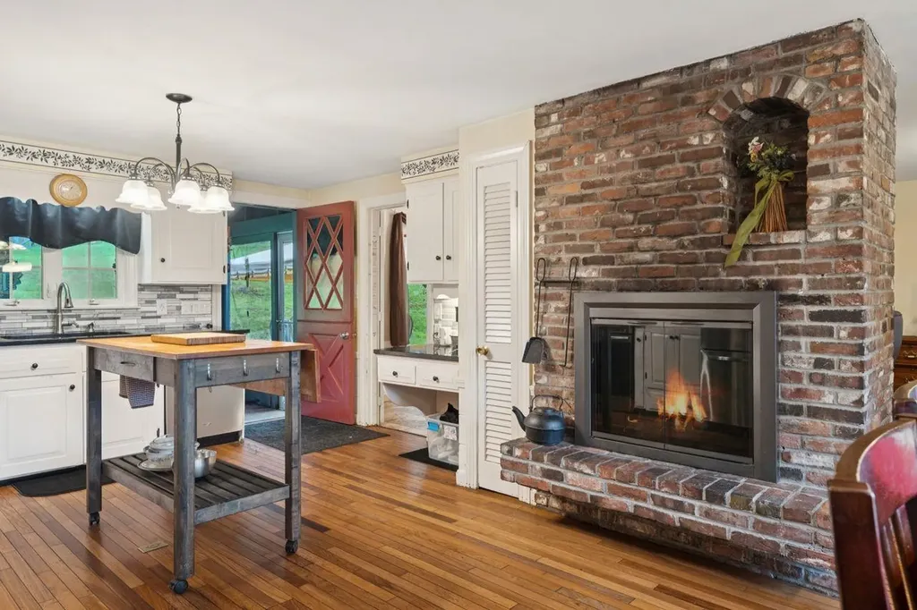 39 Briar Hill Road Bristol NH 03222