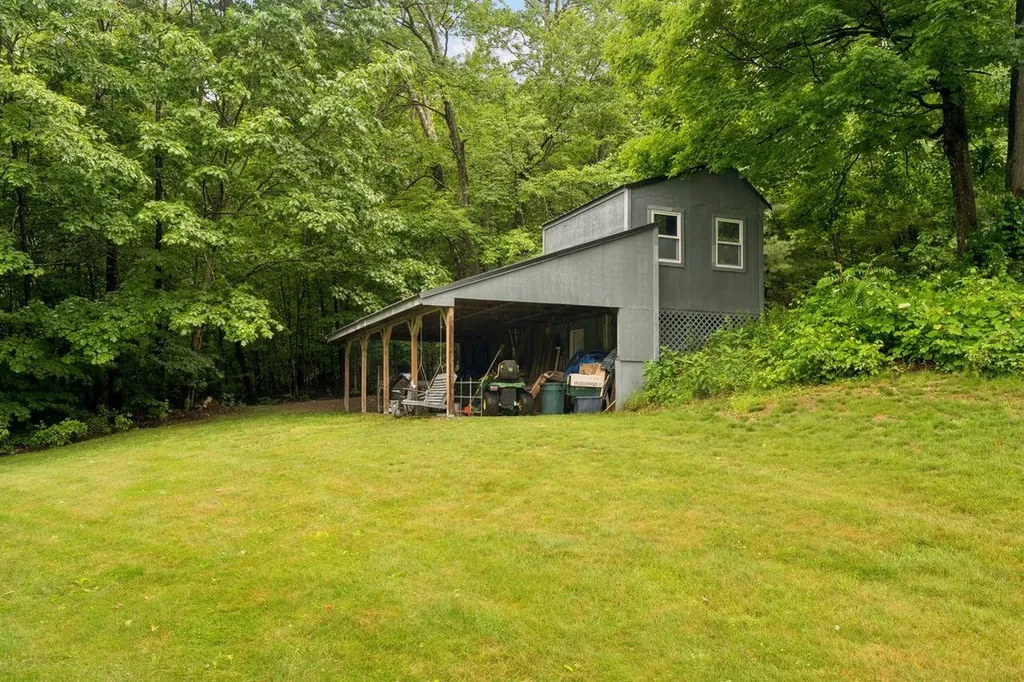 39 Briar Hill Road Bristol NH 03222
