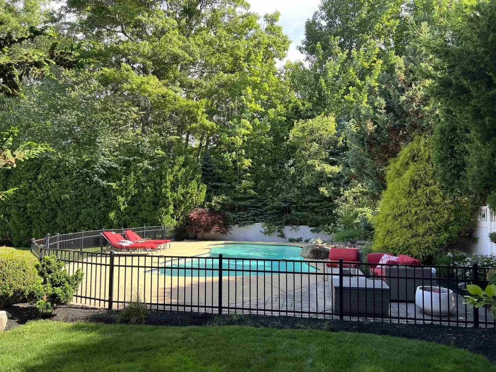 9 Tennyson Drive Manchester NH 03104