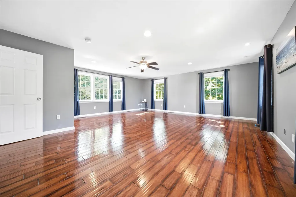 9 Tennyson Drive Manchester NH 03104