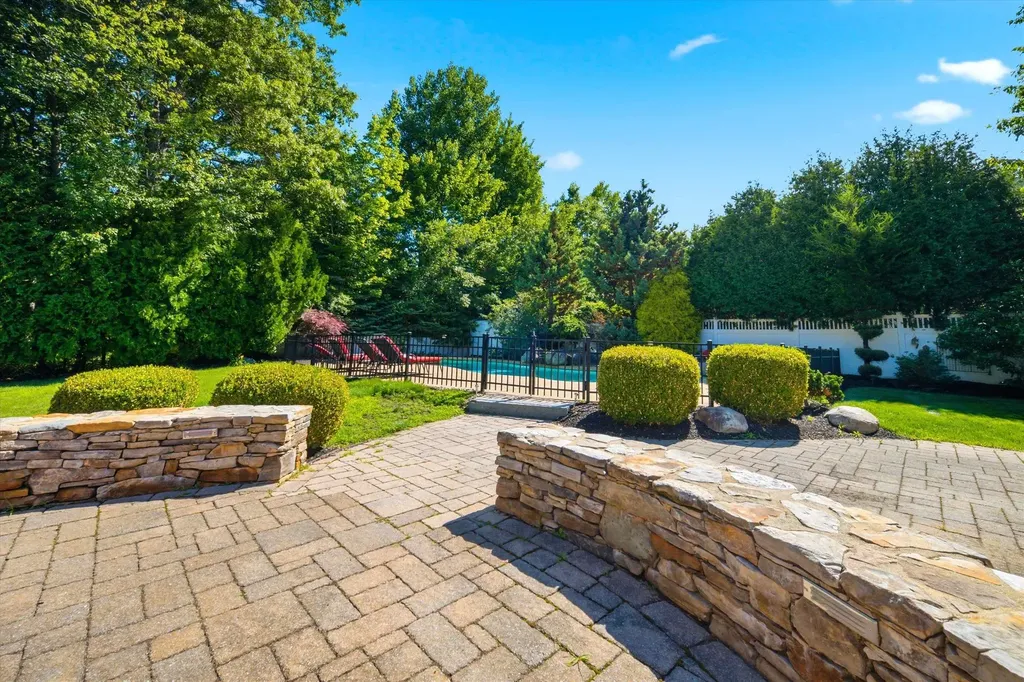 9 Tennyson Drive Manchester NH 03104