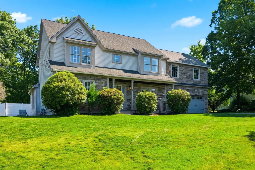 9 Tennyson Drive Manchester NH 03104