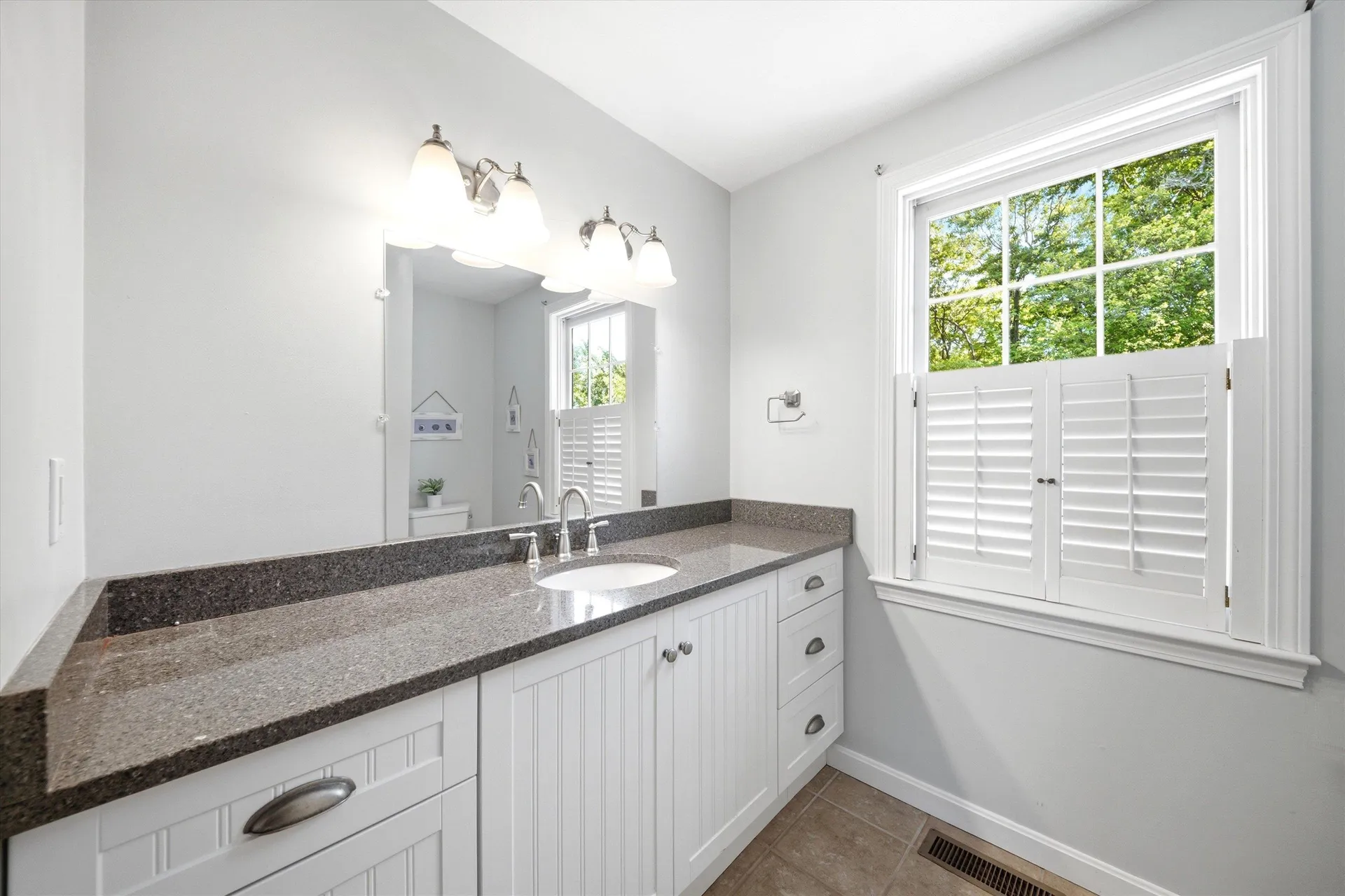 9 Tennyson Drive Manchester NH 03104