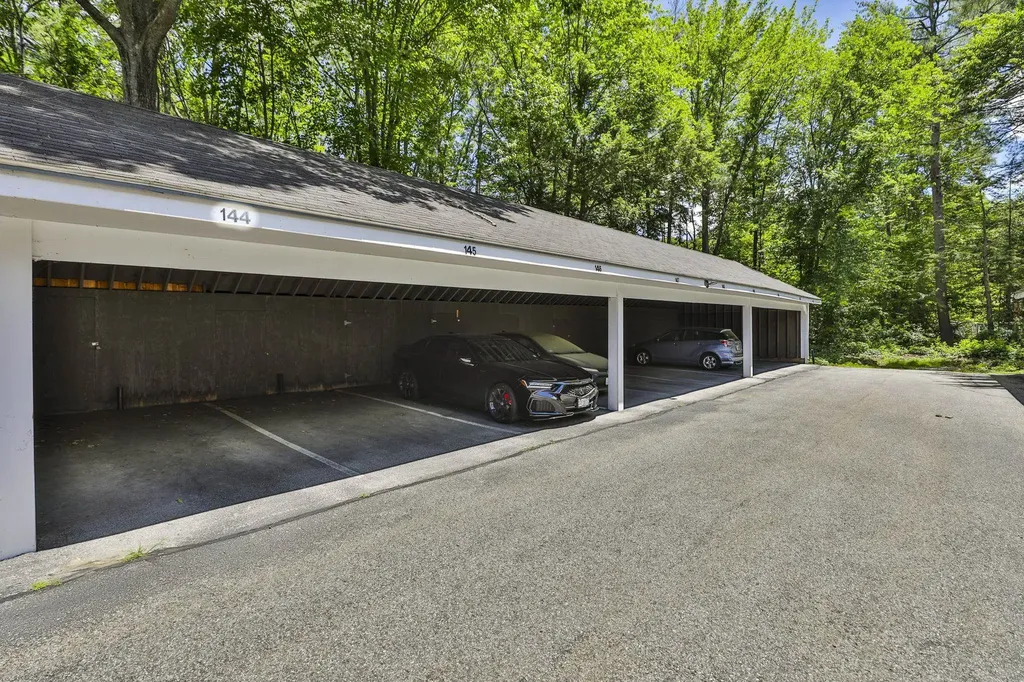 9 Northbrook Drive Manchester NH 03102