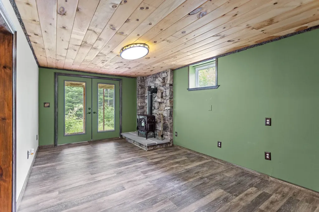 388 Perch Pond Road Holderness NH 03245