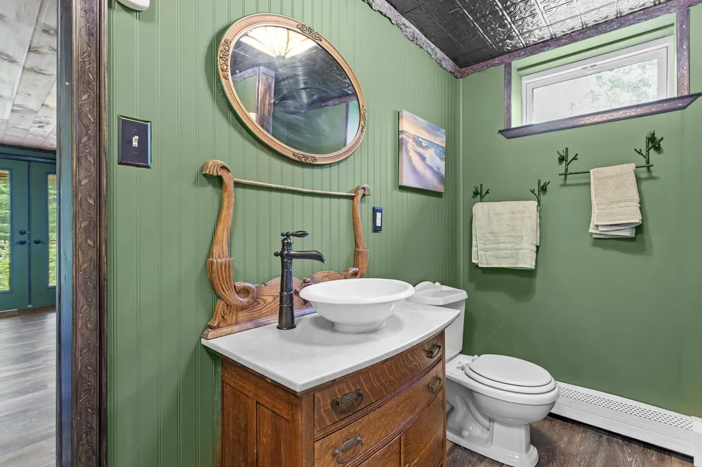 388 Perch Pond Road Holderness NH 03245