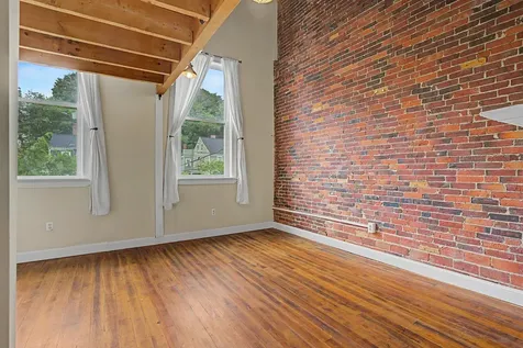 32 Market Street Somersworth NH 03878