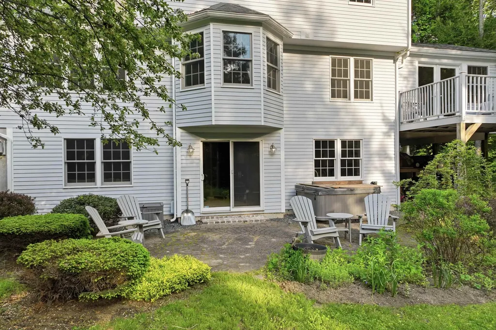 25 James Lane Hebron NH 03241