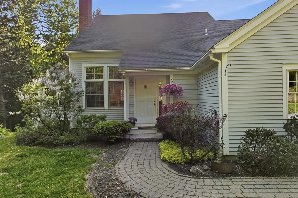 25 James Lane Hebron NH 03241