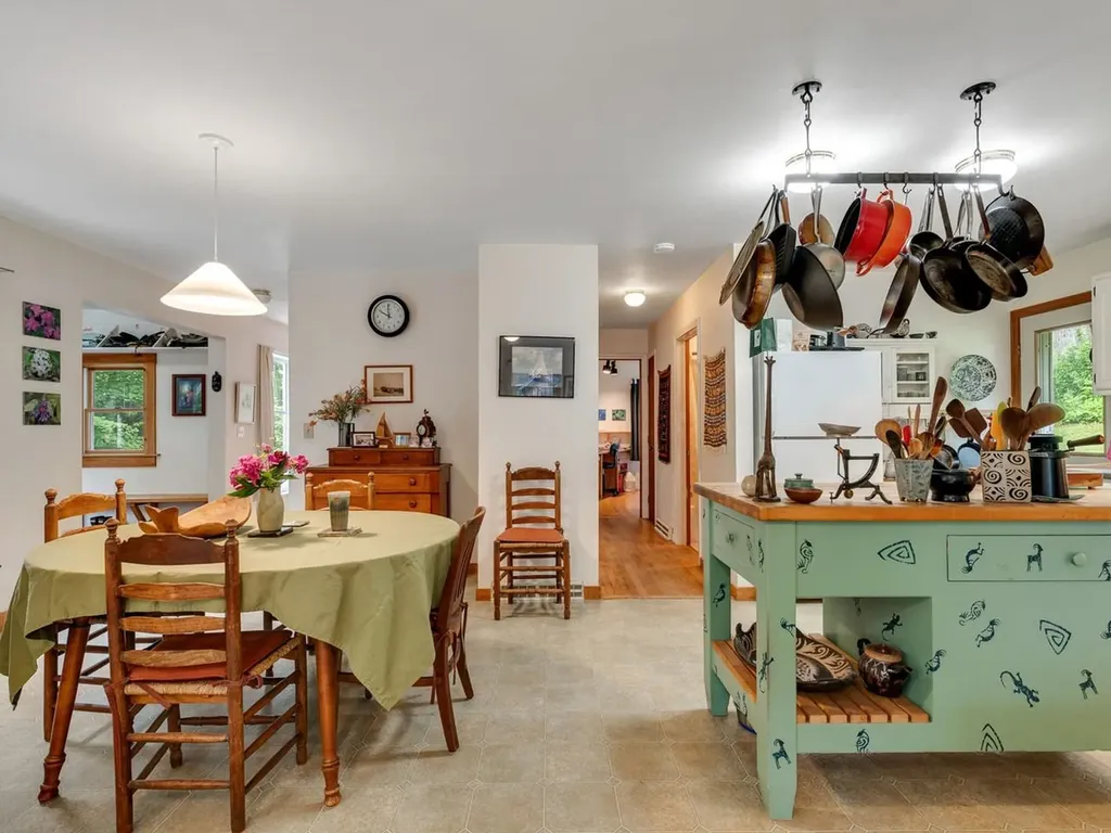 31 Burroughs Farm Road Ferrisburgh VT 05456