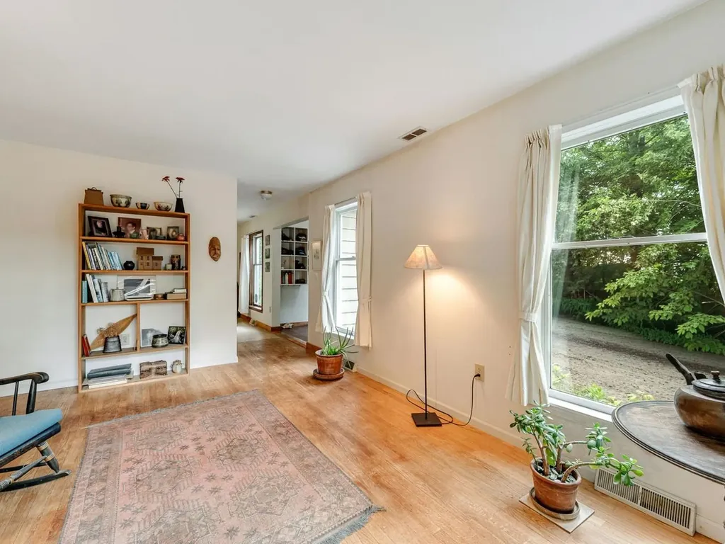 31 Burroughs Farm Road Ferrisburgh VT 05456
